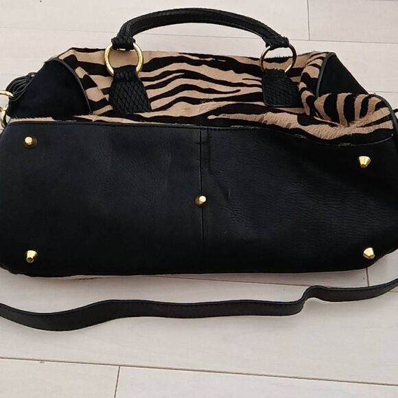 Cynthia Rowley Women's Zebra Striped Pattern Duffle Bag Tan and Black - Picture 3 of 7